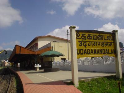 南インド４２：　ニルギル高原　元旦　「ミニ・トレインとお神輿」 