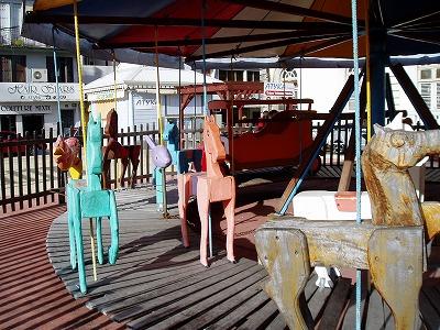 【世界の なにコレ?】−これがホントの回転木馬!(仏領カリブ)