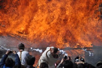 「　春の高尾山　と　薬王院　火渡り祭　」
