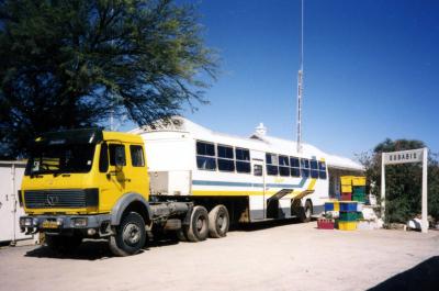 NAMIBIA（ナミビア）の一等列車とトレーラー・バス