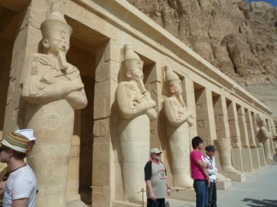 ルクソール西岸（王家の谷、ハトシェプスト女王葬祭殿、メムノンの巨像