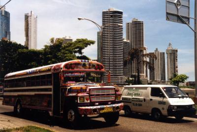 PANAMA（パナマ）のシンガポール並みの街とパキスタン並みの派手バスChivas