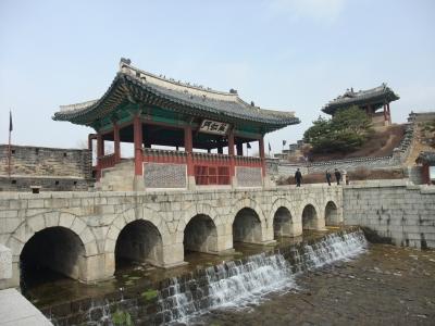 ソウル郊外　水原の町