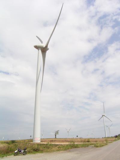 布引高原の巨大風車