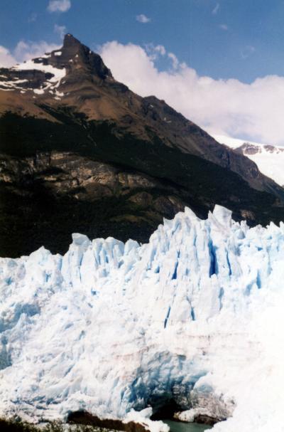 PATAGONIA/Glaciar Perito Moreno（ペリト・モレノ氷河）の青白い氷の絶壁