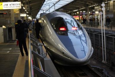 500系新幹線、新大阪駅にて