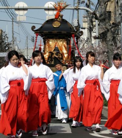 ２０１０年吉備の国岡山に海から山から里から春をよぶ旬の祭り.宗忠神社御神行