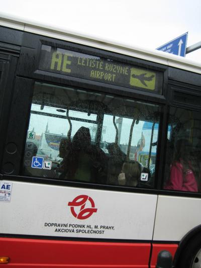 プラハ中央駅から空港までのバス