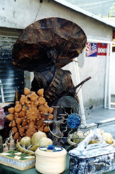 メキシコ民芸品が全て揃う Mercado de Ciudadera（シウダデラ市場）の無気力