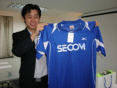 守ります　福建SECOM　サッカー用具一式　授与式