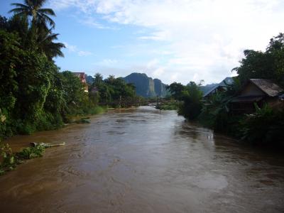 ■東南アジア バス旅■ #6 ウドンタニ−ビエンチャン−バンビエン