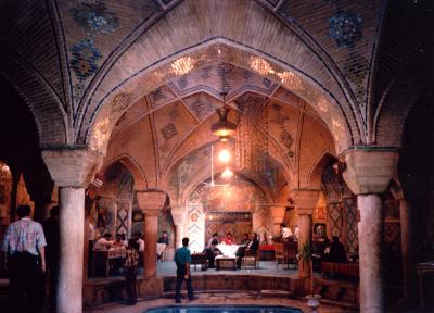 KERMAN　（ケルマン）の創業100年の地下喫茶店と、闇ドルマーケット