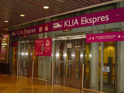 マレーシア国際空港　KLIA　交通機関や飲食店の情報など