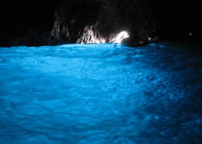 南イタリア・シチリアの旅（１）・・美しい紺碧の海を堪能、アマルフィとナポリ、青の洞窟を訪ねて
