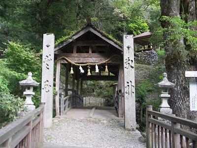 河辺(旧河辺村)の屋根の有る橋