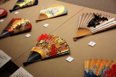 井伊家伝来の能面・能装束 : 特別展 [図録](彦根城博物館 編