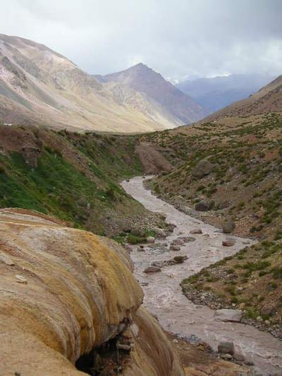 アルゼンチンのメンドーサへ、チリからアンデス山脈をこえて
