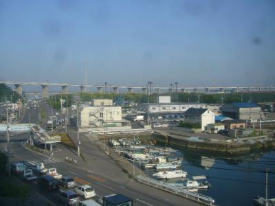 瀬戸大橋の見える漁港を散策した。