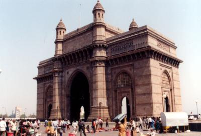 世界で一番土地が高い街 BOMBAY （ボンベイ）に建つ凱旋門に似た「インド門」