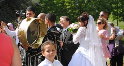 France　巴里B&Bの旅 (11/20)バガテル公園　薔薇と孔雀と結婚式　～ミツバチばあやの冒険～