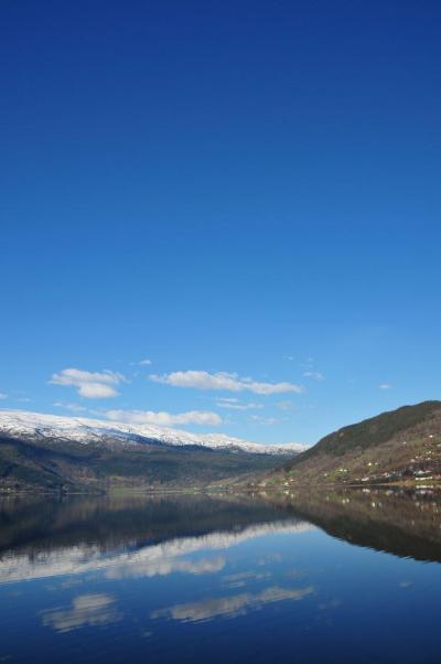 美しいフィヨルドに出会ったボスの町とその郊外