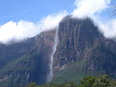 旅は道連れ~♪おばさん二人を引き連れて、ギアナ高地