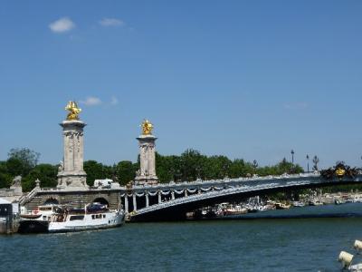 ドキドキ昼食と、ノートルダム、セーヌ河クルーズ、そして日本食（５日目②）