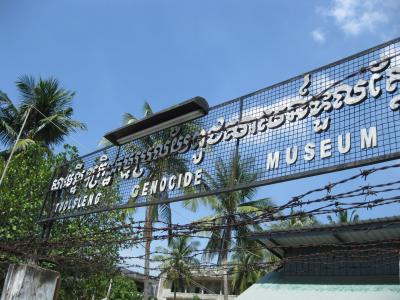   リストラ・リハビリ・心の旅　カンボジア　プノンペン　キリング・フィールドとトゥールスレン博物館