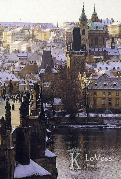 チェコ　プラハ　＜冬の美しいプラハ＞