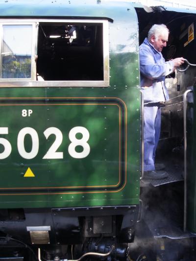 オリエント急行・蒸気機関車で往くロンドン~ブレナム宮殿<前編>