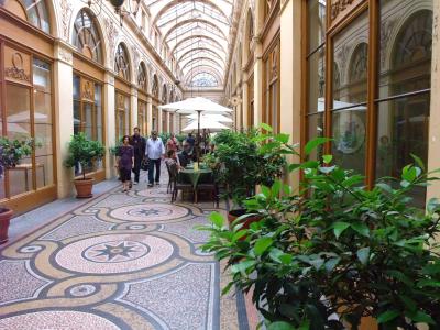 パリ散策　　ギャラリー・ヴィヴィエンヌ　パリ・ロワイヤル