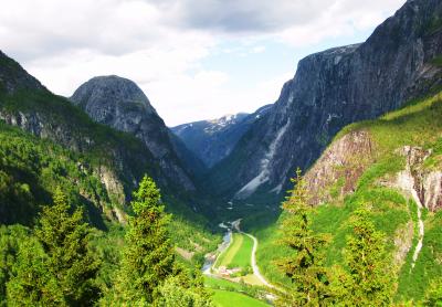 ノルウェー～デンマーク紀行（３）　ソグネフィヨルドとスタルハイム渓谷の底で