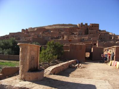 モロッコで砂漠に泊まる 2 マラケシュ~ワルザザート