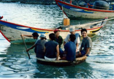NYA-TRANG （ニャチャン）の海に浮かぶお椀の船　＜食堂のメニューにカブトガニが載っていた日＞