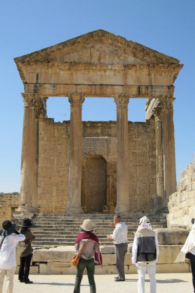 2010夏、チュニジア旅行記(30/34)：7月10日(10)：ドゥッガ：神殿址、風の広場 