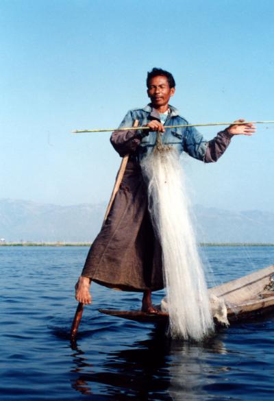 Lake INLE （インレー湖 ）に浮かんで暮らす人々　＜AS YOU LIKE カフェの真実＞