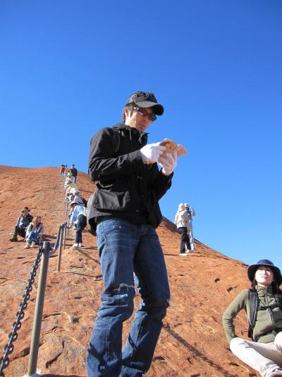 世界遺産3/16(ジュウロクブンノサン)3日目~ウルルサンライズ&登山~