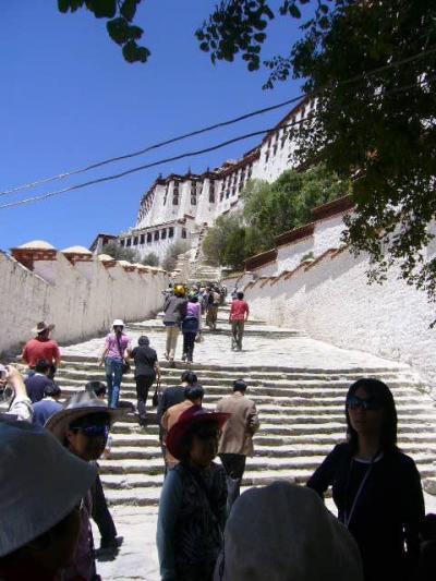 "無差別発砲あったと批判　ラサ暴動鎮圧で人権団体"を読みチベットの旅を思い出した。
