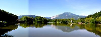 逆さ三島池からの伊吹山