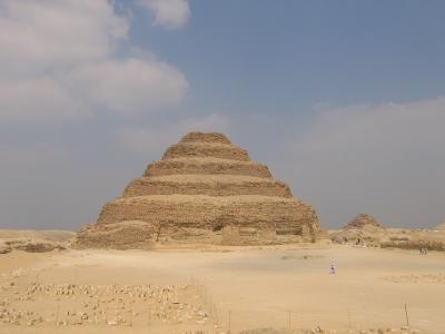 大ピラミッド以外のピラミッド～廃墟のピラミッドと階段状ピラミッド：サッカラ～