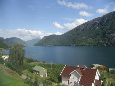 10年 ～ノルウェーの森の物語：ソグネフィヨルドをバスで走りぬける。ヴィークからソグンダルへ～