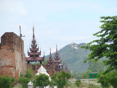ミャンマーの旅　マンダレィパレスの周辺を歩く