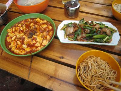 青蔵鉄道とラサの旅　６（最終回）　バイバイ　ラサ、成都にて坦々麺と川劇を楽しむ。