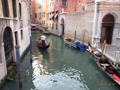 水の都ベネチアの迷路探求