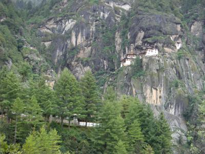 エベレストの麓の天空の国を訪ねて⑭　～ブータン、タクツァン僧院編～