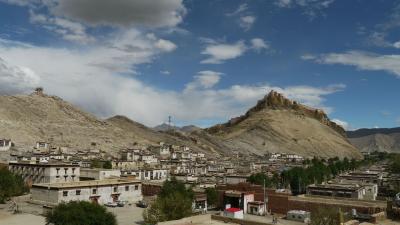 チベットからチョモランマへ（３）　ヤムドク湖からカロー・ラ氷河を抜け、ギャンツェ・シガツェへ