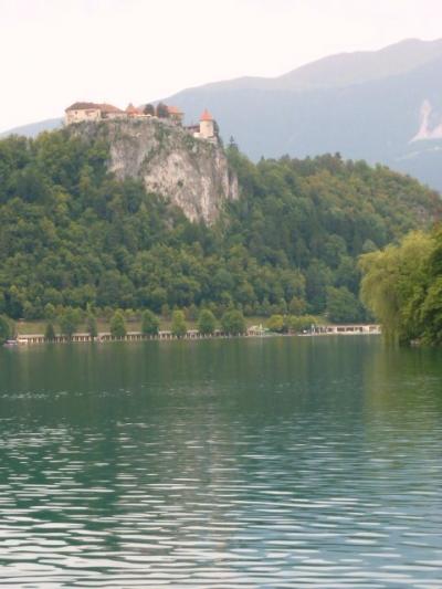 清新の国スロベニアへ【10】山上の城でロウソクの灯を頼りに夕食