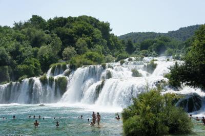 楽しんだぜ！！ ２０１０ クロアチア新婚旅行『眺めは最高！！気分は爽快♪クルカの滝を眺めながら泳いだぜ♪』 ＩＮ　クルカ国立公園