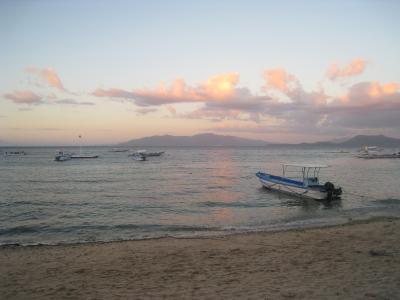 プエルトガレラへの旅　（12）　サバンビーチの夕暮れ時