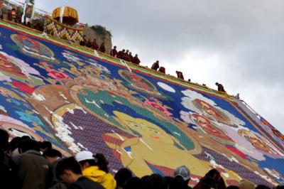 2010夏　青蔵鉄道でチベットへ　（３）デプン寺のショトン祭り　大タンカ開帳